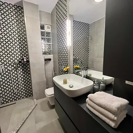 Modern Artdeco Citycenter Apartment Korce