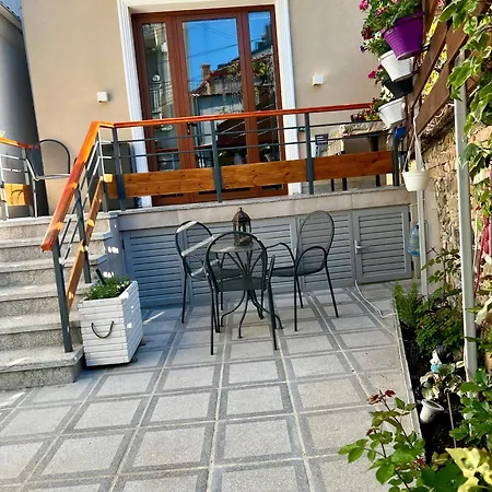 Modern Artdeco Citycenter * Korce