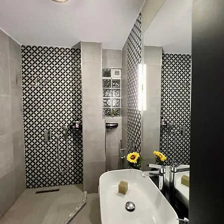 Modern Artdeco Citycenter Apartment Korce